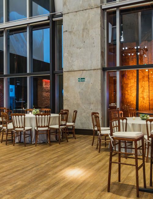 Otel restoranının yemek alanı