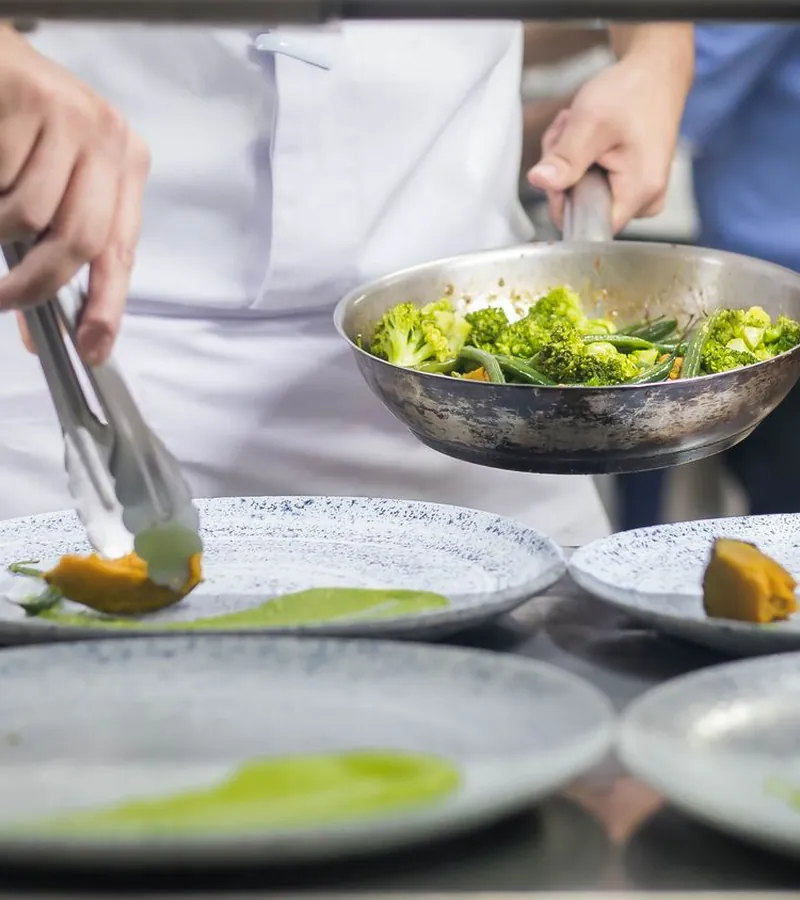 Restoran servisinde sipariş hazırlığı